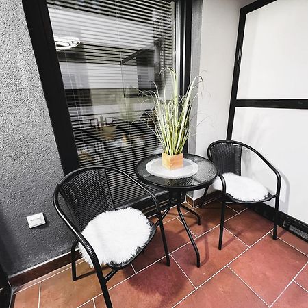 Luxe Central Studio With Pool, Parking & Ac Budapest Esterno foto