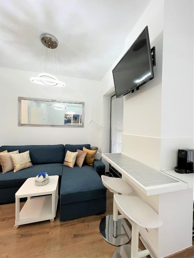 Luxe Central Studio With Pool, Parking & Ac Budapest Esterno foto