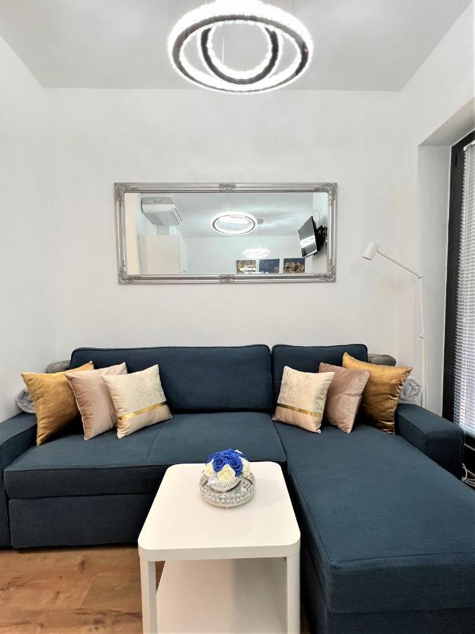 Luxe Central Studio With Pool, Parking & Ac Budapest Esterno foto