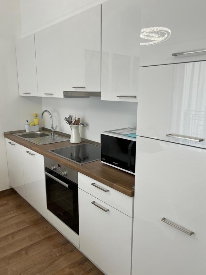 Luxe Central Studio With Pool, Parking & Ac Budapest Esterno foto