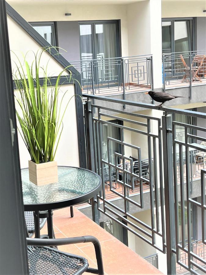 Luxe Central Studio With Pool, Parking & Ac Budapest Esterno foto
