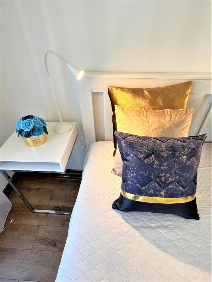 Luxe Central Studio With Pool, Parking & Ac Budapest Esterno foto
