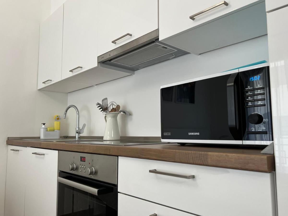 Luxe Central Studio With Pool, Parking & Ac Budapest Esterno foto
