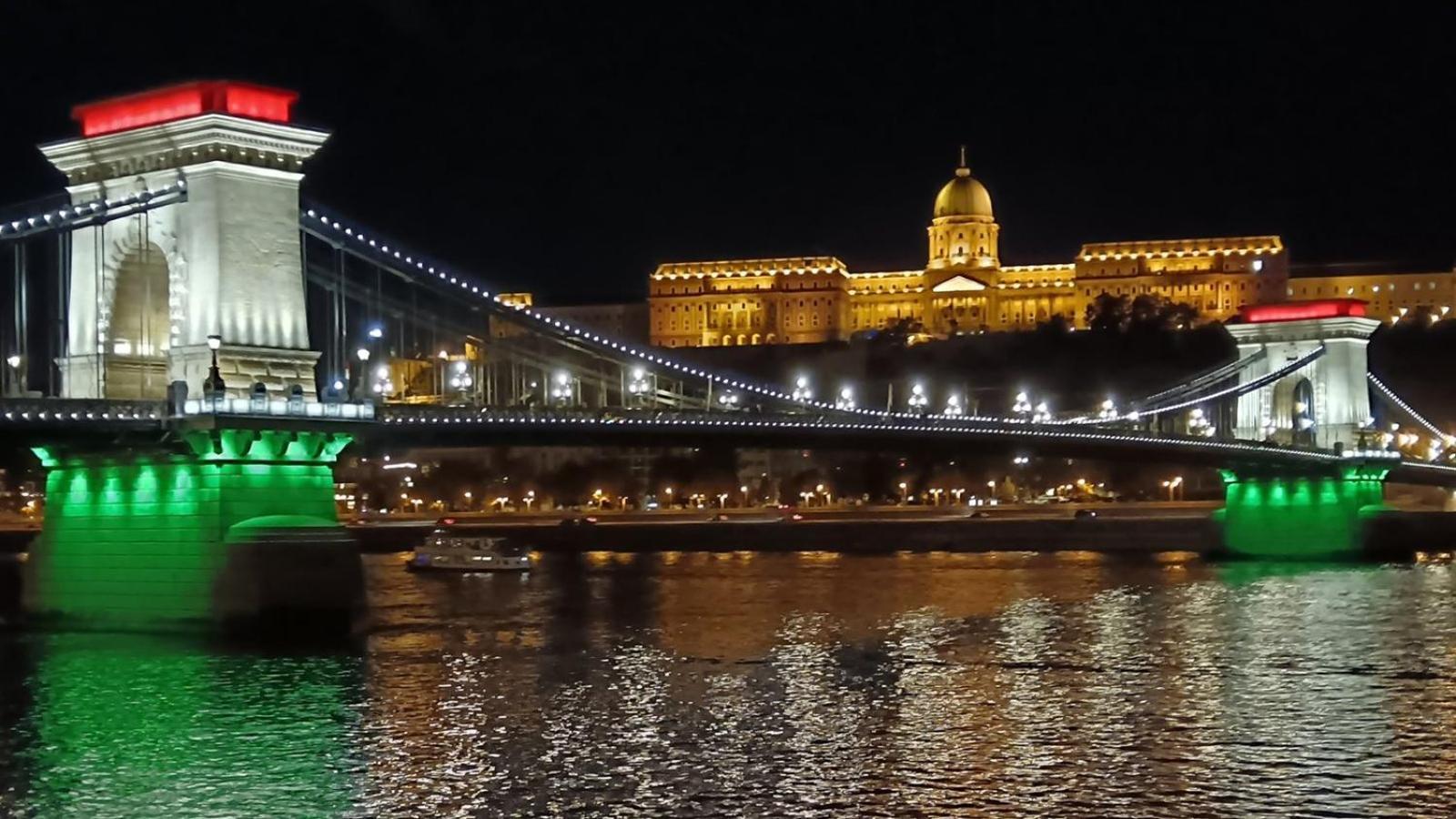Luxe Central Studio With Pool, Parking & Ac Budapest Esterno foto