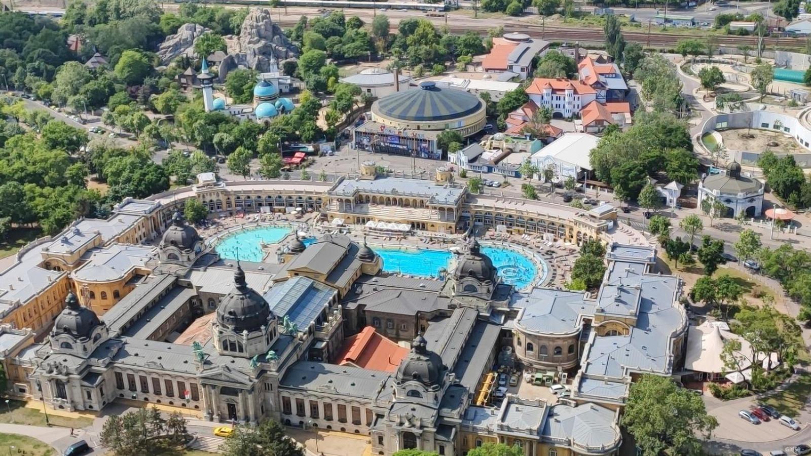 Luxe Central Studio With Pool, Parking & Ac Budapest Esterno foto
