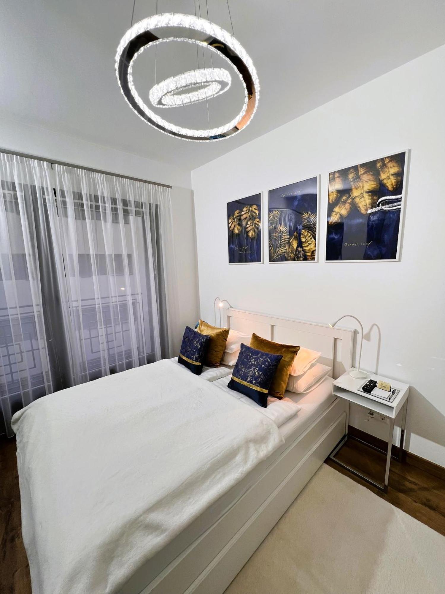 Luxe Central Studio With Pool, Parking & Ac Budapest Esterno foto