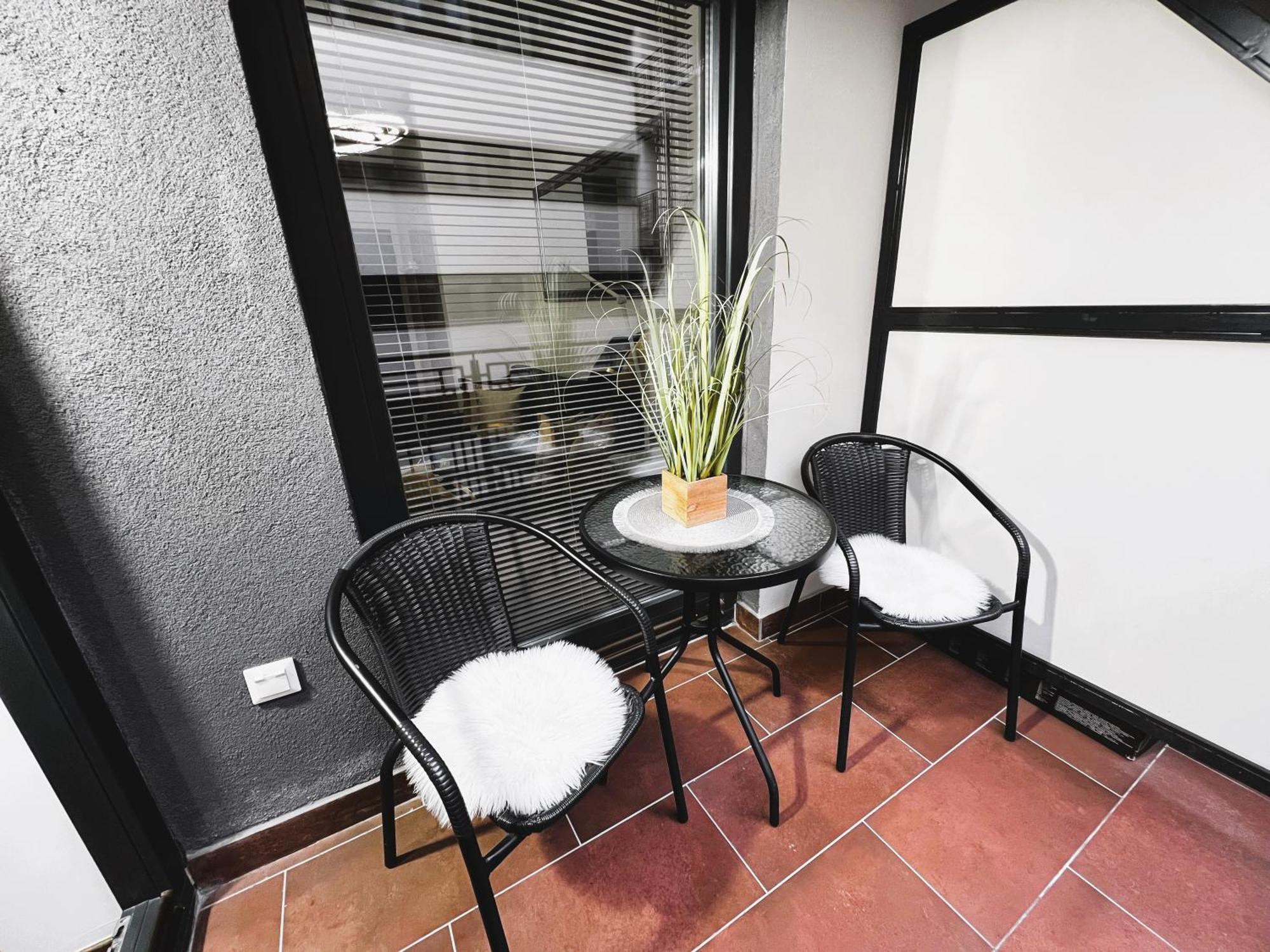Luxe Central Studio With Pool, Parking & Ac Budapest Esterno foto