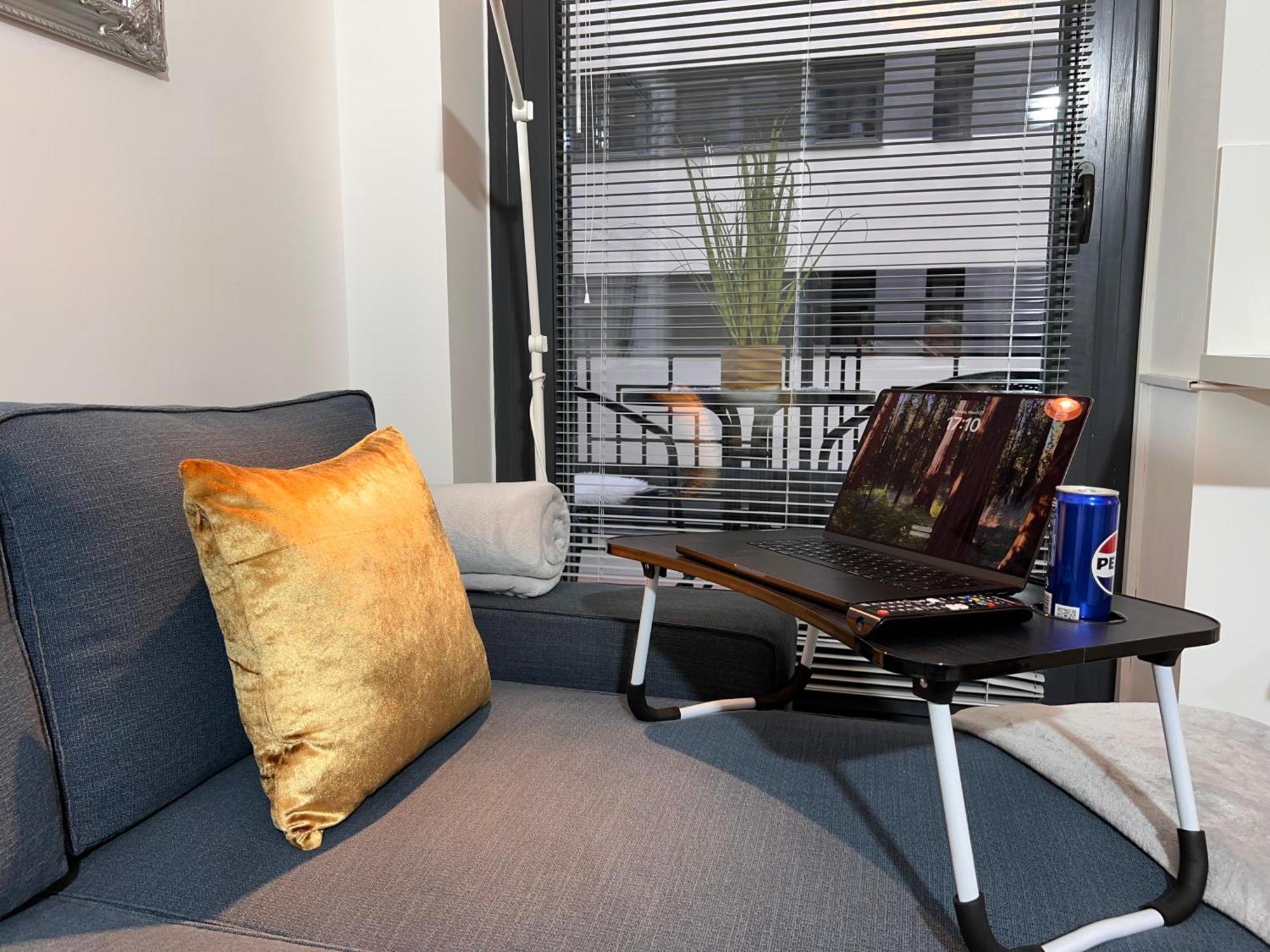 Luxe Central Studio With Pool, Parking & Ac Budapest Esterno foto