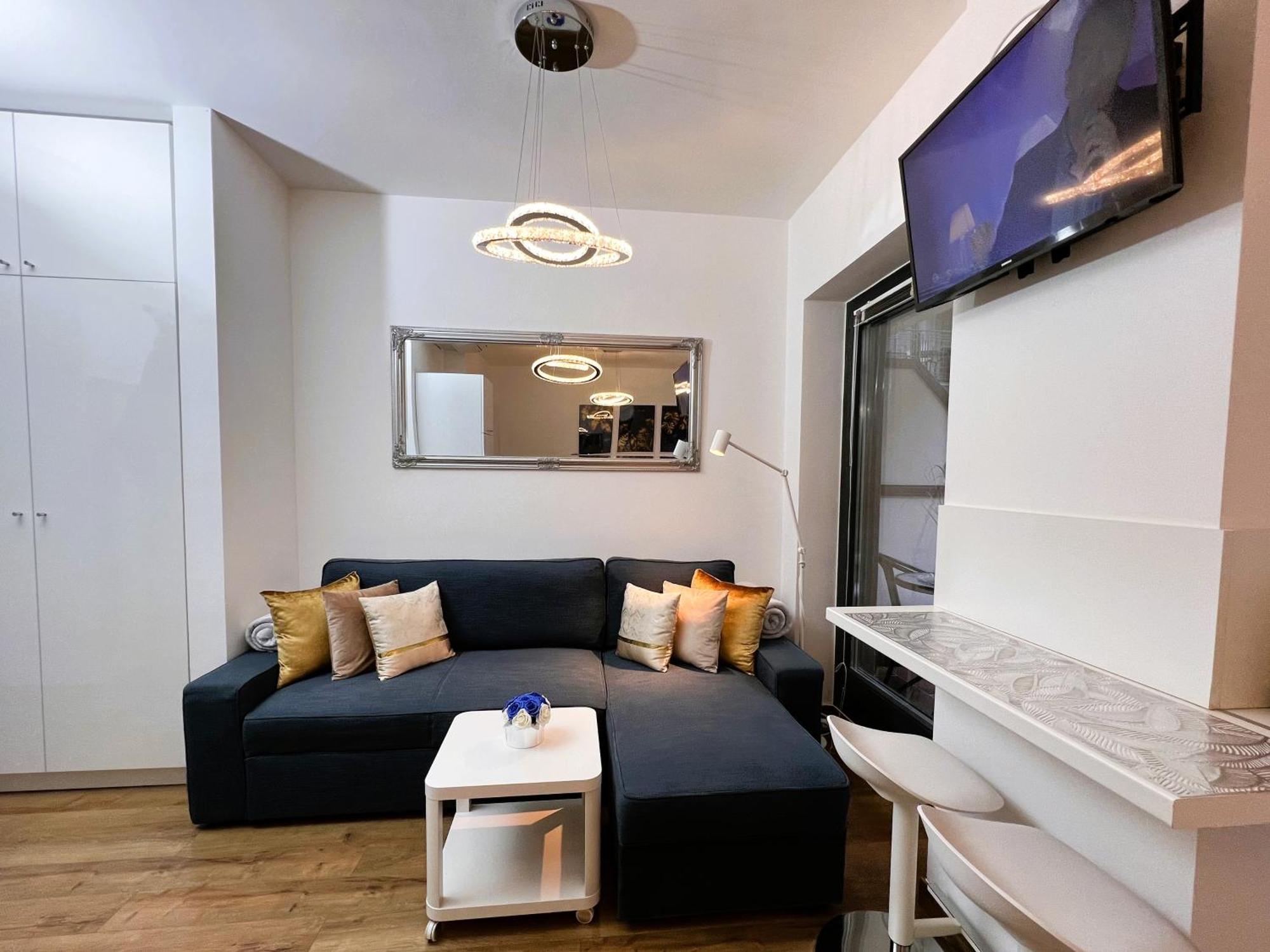 Luxe Central Studio With Pool, Parking & Ac Budapest Esterno foto