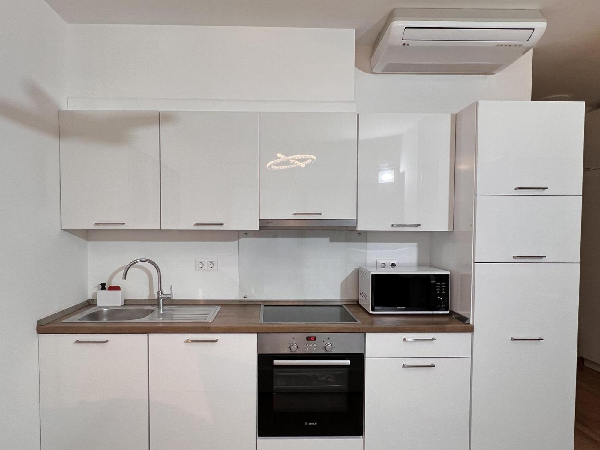 Luxe Central Studio With Pool, Parking & Ac Budapest Esterno foto