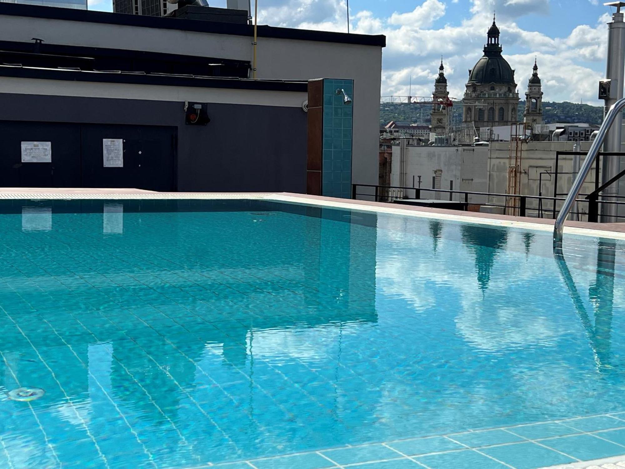 Luxe Central Studio With Pool, Parking & Ac Budapest Esterno foto