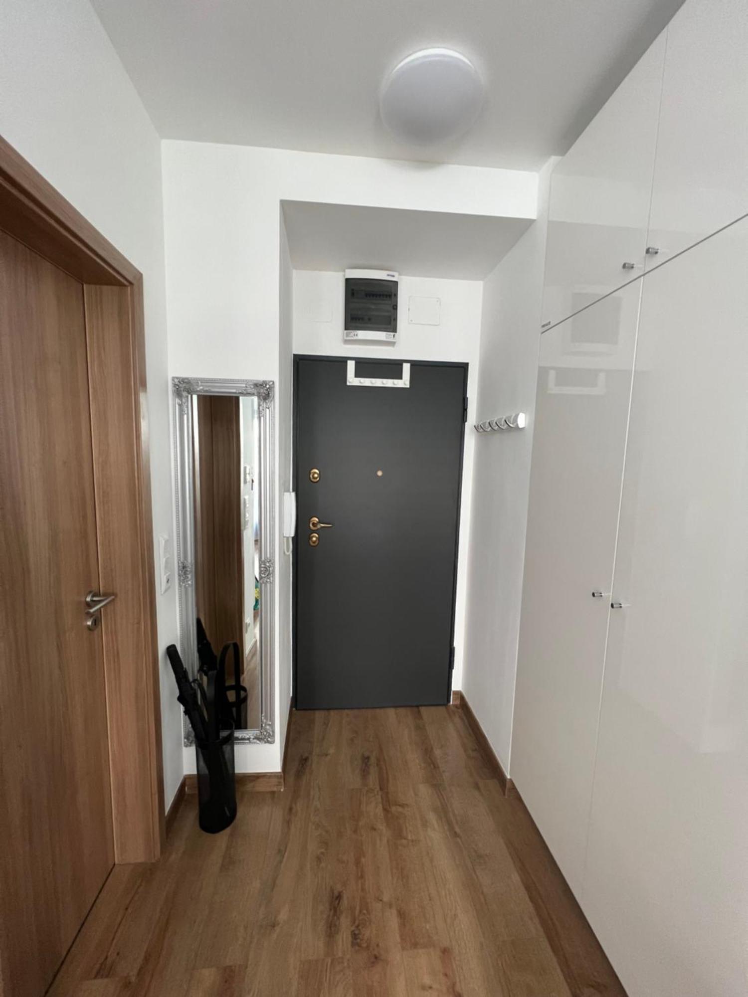 Luxe Central Studio With Pool, Parking & Ac Budapest Esterno foto