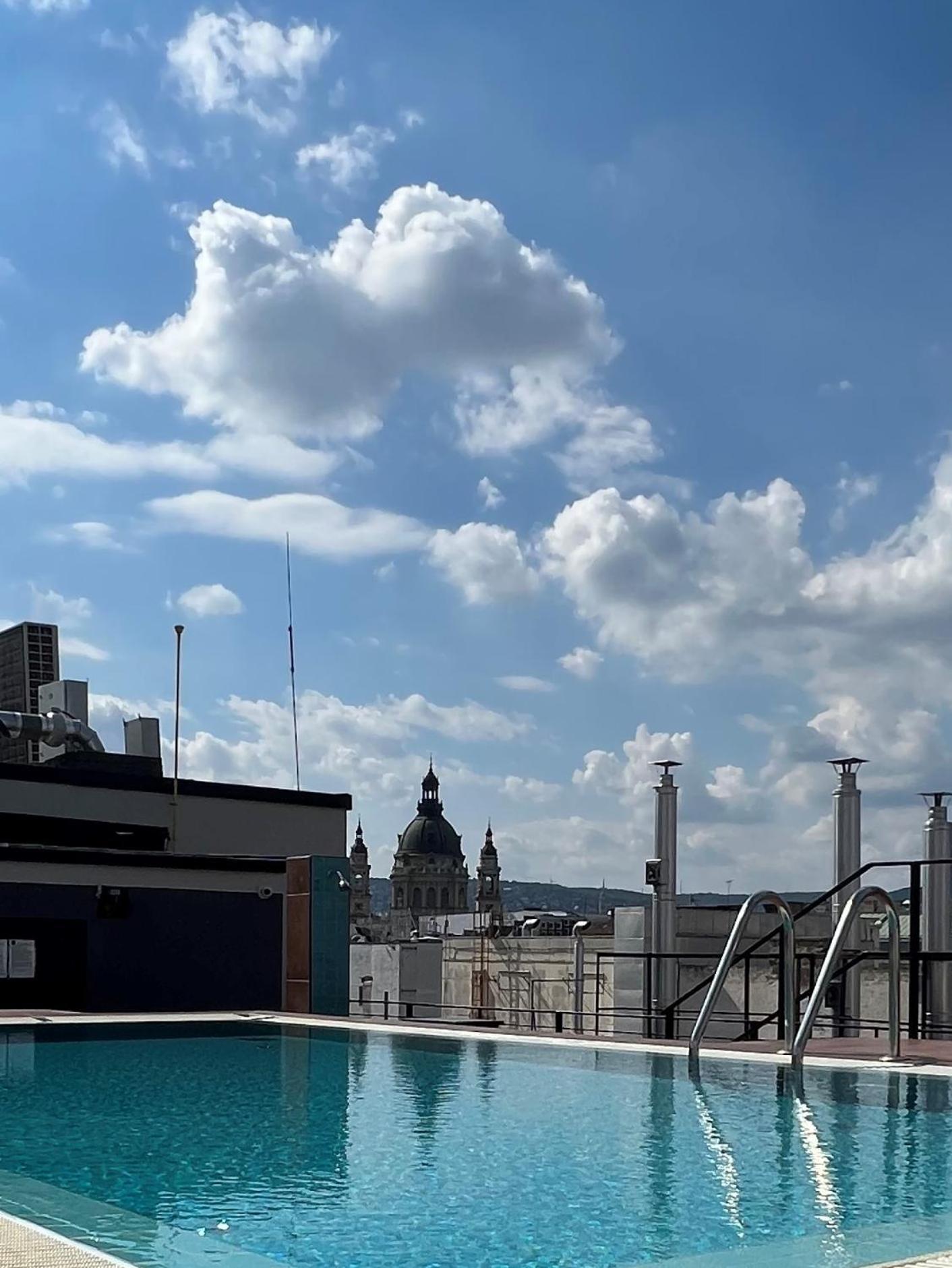 Luxe Central Studio With Pool, Parking & Ac Budapest Esterno foto