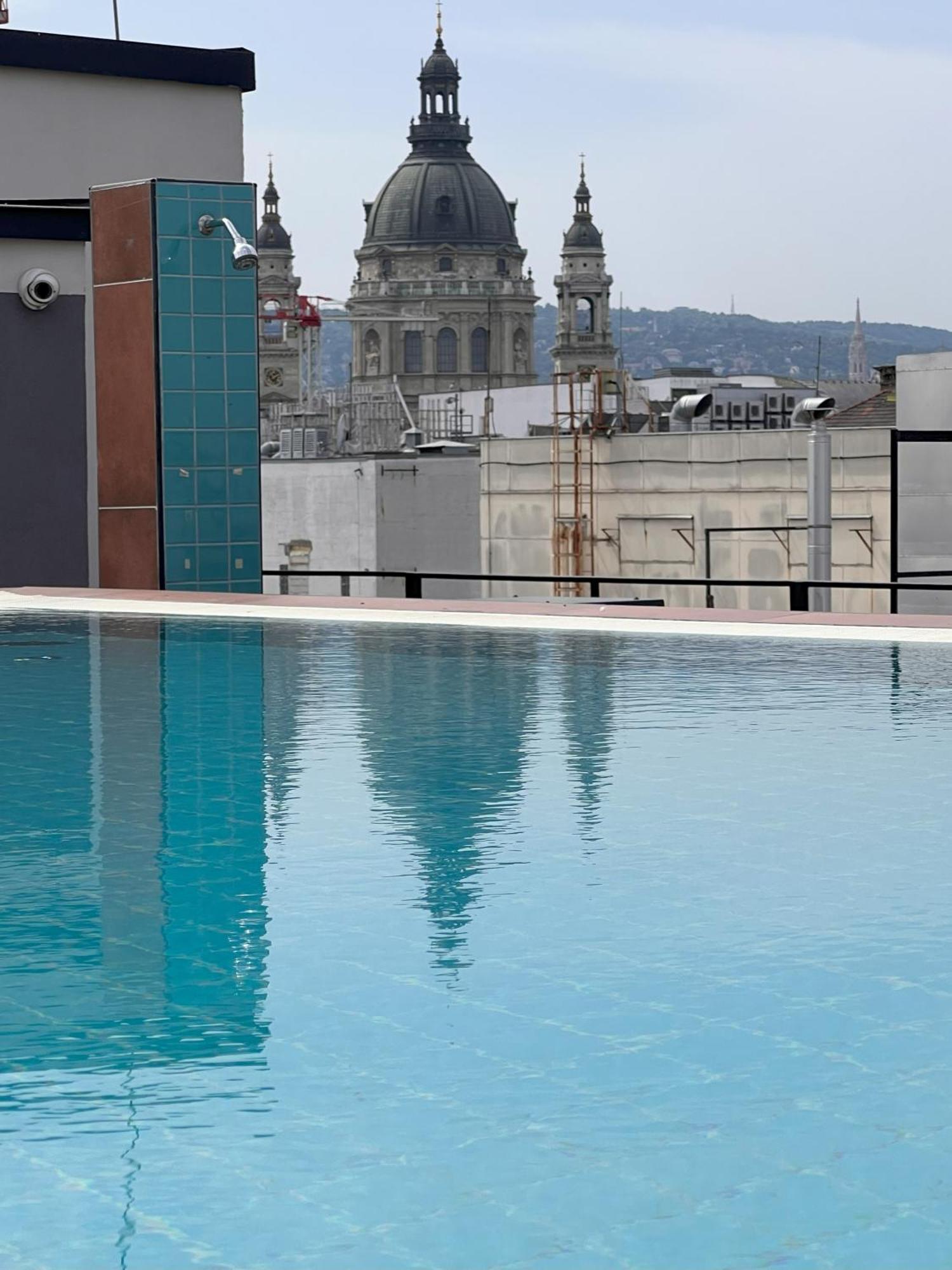 Luxe Central Studio With Pool, Parking & Ac Budapest Esterno foto