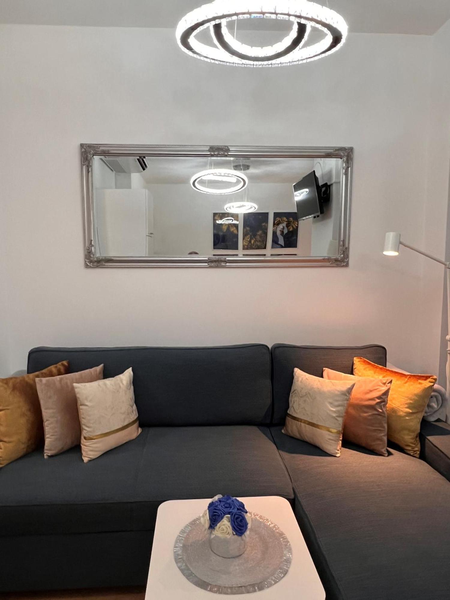 Luxe Central Studio With Pool, Parking & Ac Budapest Esterno foto