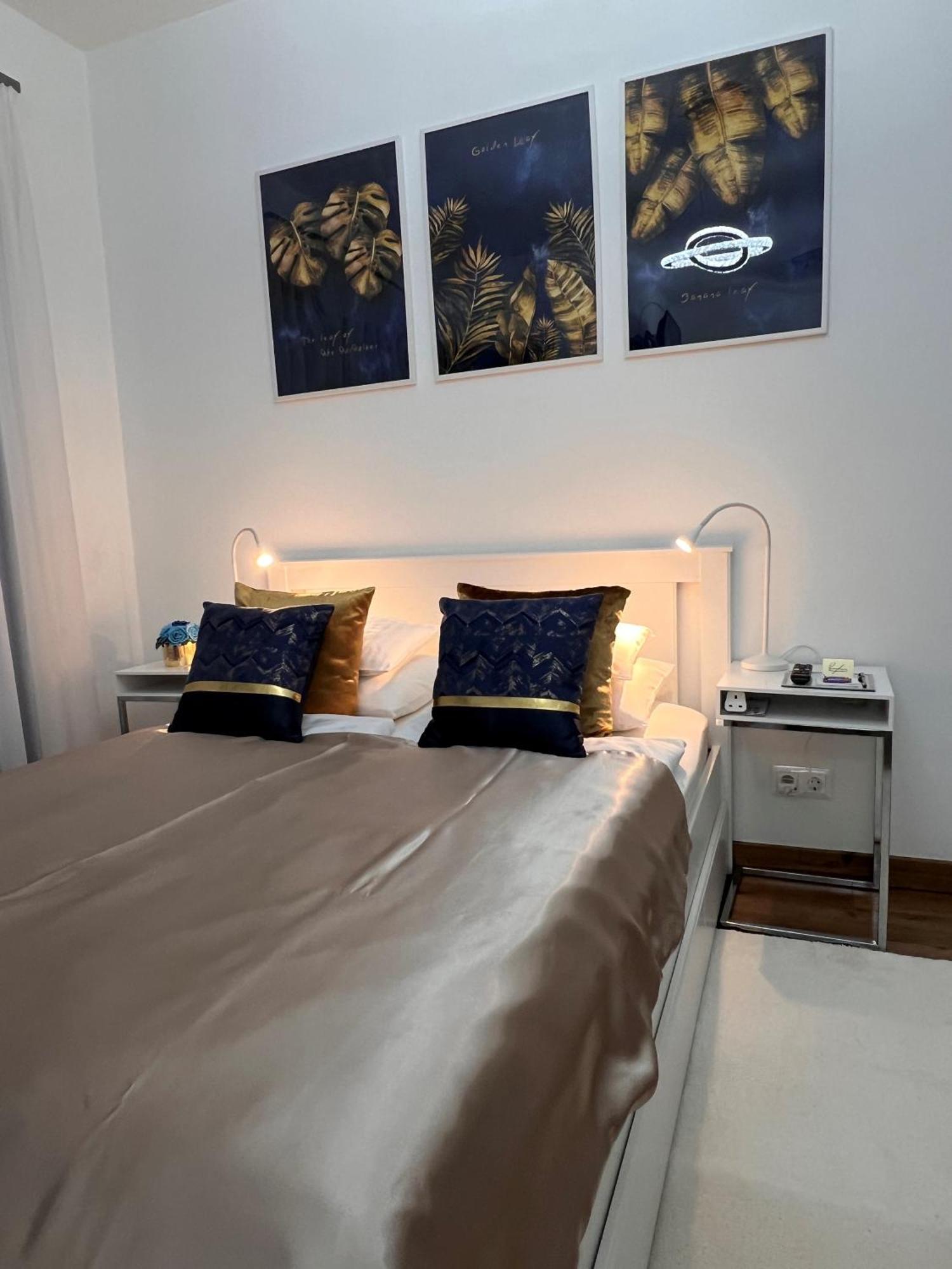 Luxe Central Studio With Pool, Parking & Ac Budapest Esterno foto